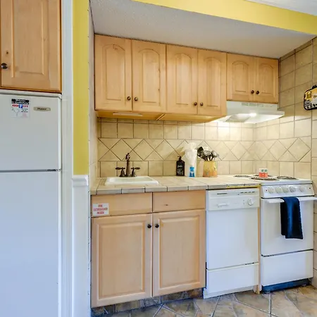 Downtown Gatlinburg Condo With Community Pool! Exterior photo
