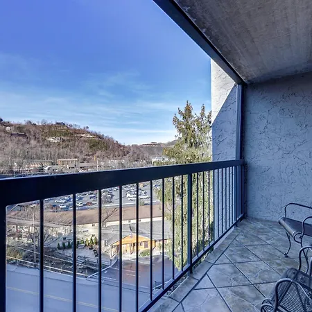Downtown Gatlinburg Condo With Community Pool! Exterior photo