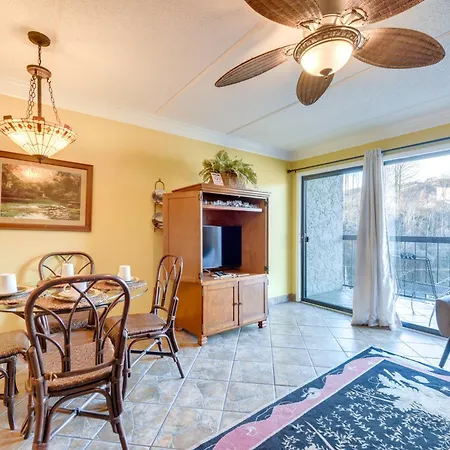 Downtown Gatlinburg Condo With Community Pool! Exterior photo