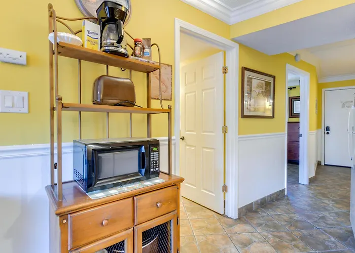 Downtown Gatlinburg Condo With Community Pool!