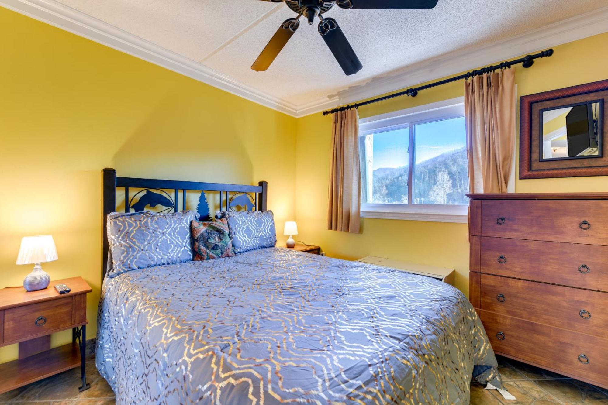 Downtown With Community Pool! Apartment Gatlinburg